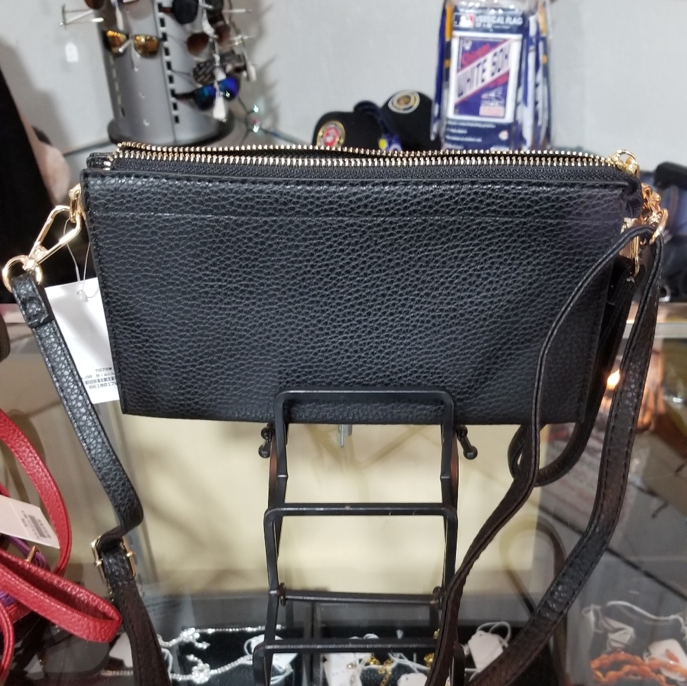 Vegan Crossbody/ wristlet black